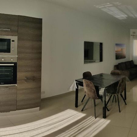 Seron Apartment 3 Сент-Полс-Бей Екстер'єр фото