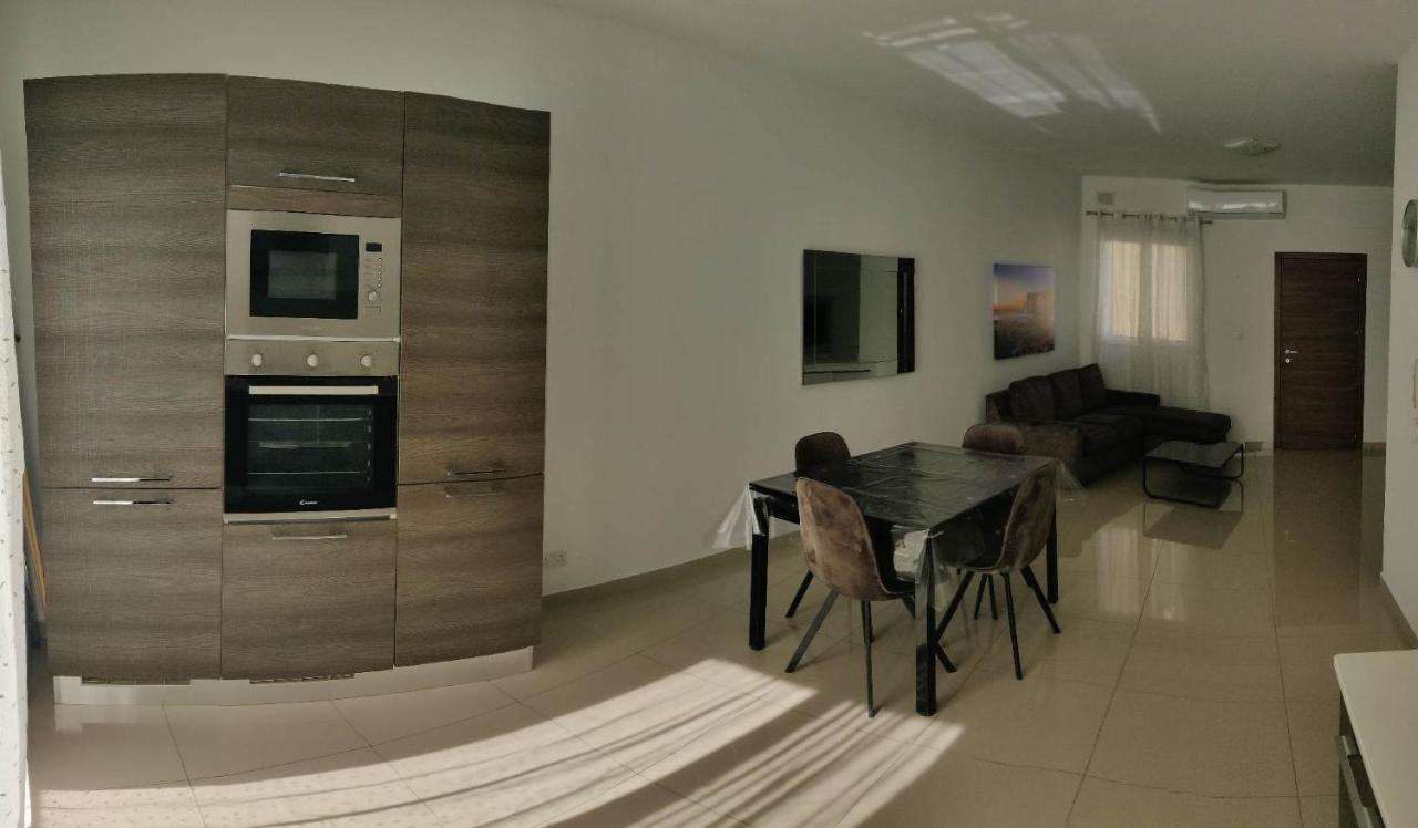 Seron Apartment 3 Сент-Полс-Бей Екстер'єр фото